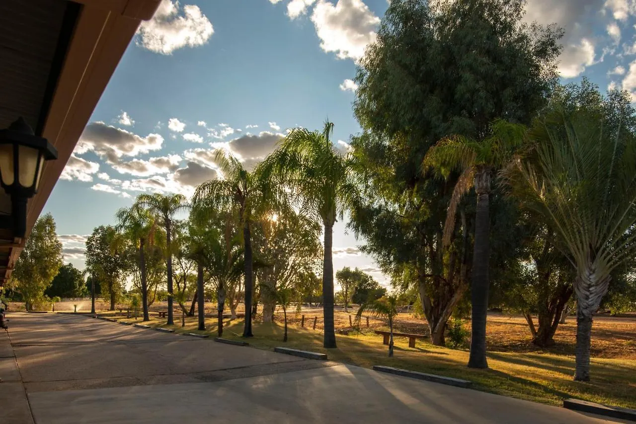 Albert Park Motor Inn-King Beds-Pool-Shaded Parking Longreach 3*,
