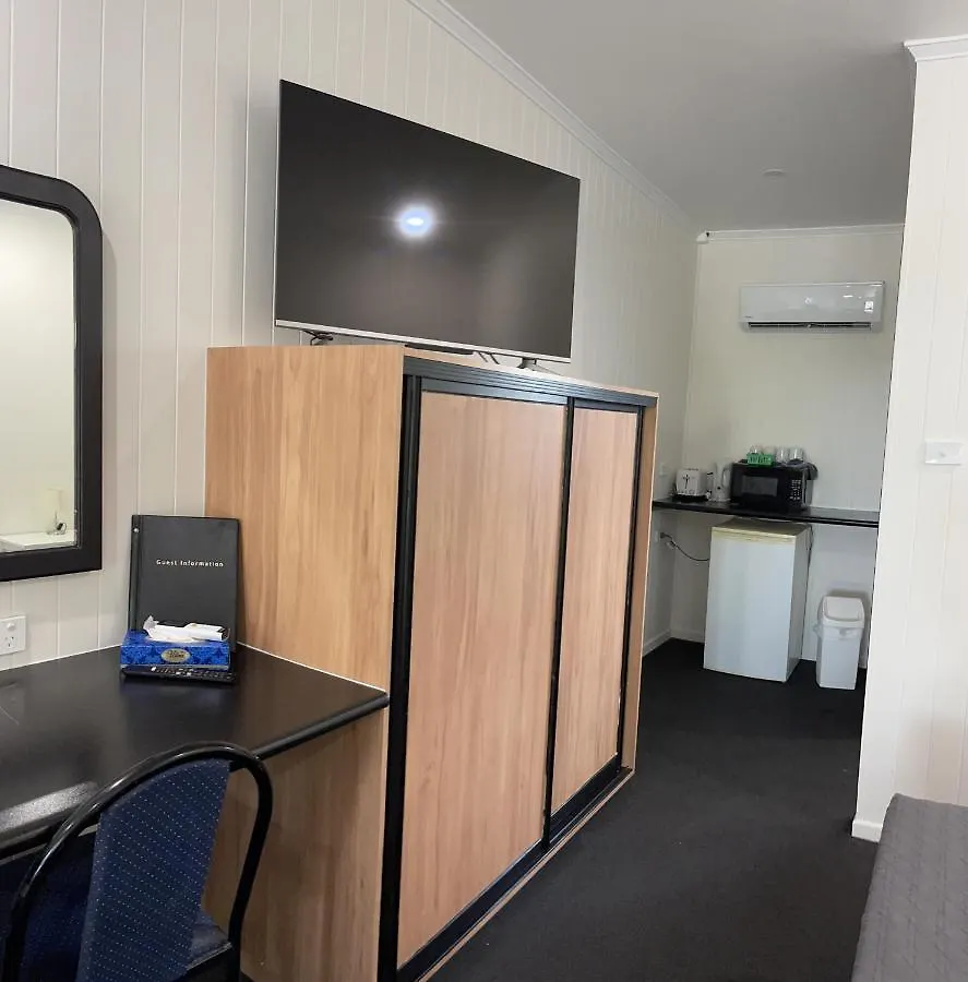 Motel Albert Park Motor Inn-King Beds-Pool-Shaded Parking Longreach
