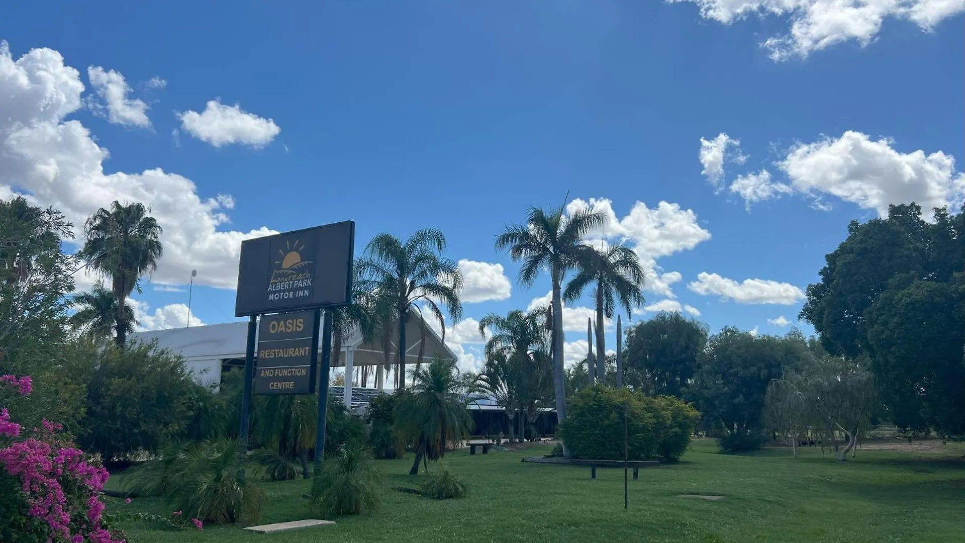 Albert Park Motor Inn-King Beds-Pool-Shaded Parking Longreach
