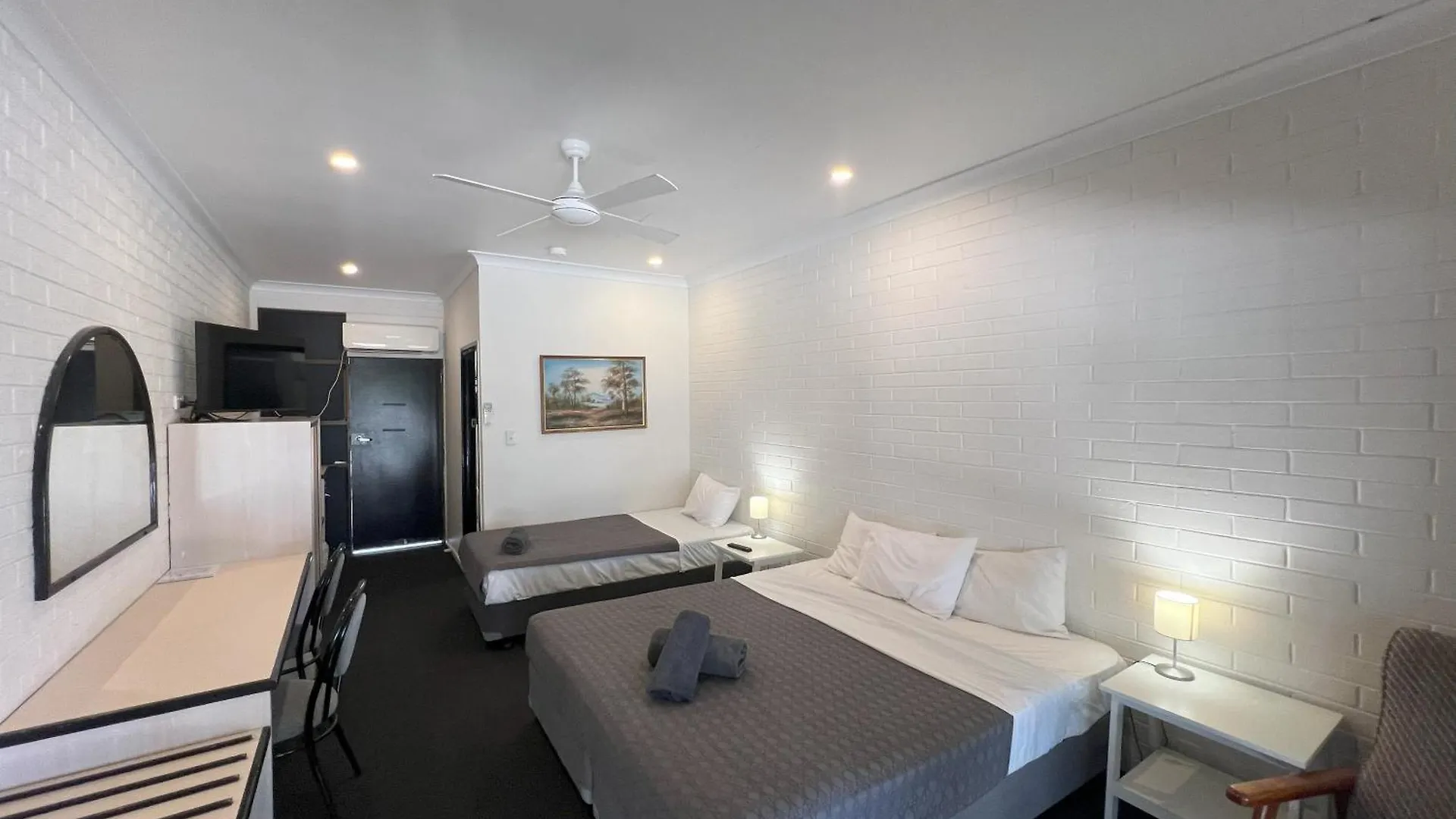 Albert Park Motor Inn-King Beds-Pool-Shaded Parking Longreach Avustralya
