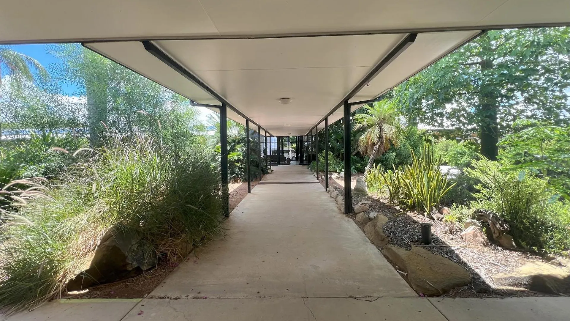 Albert Park Motor Inn-King Beds-Pool-Shaded Parking Longreach 3*,