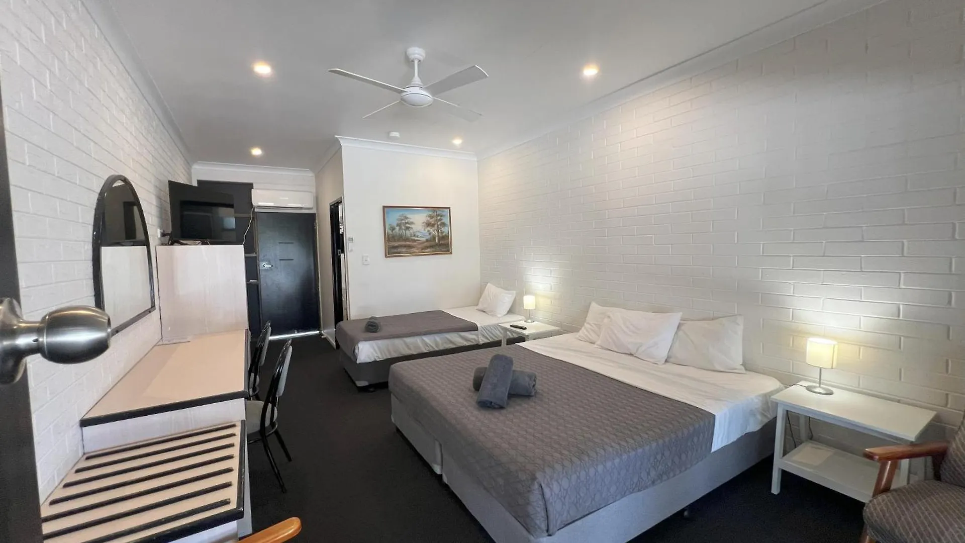 Motel Albert Park Motor Inn-King Beds-Pool-Shaded Parking Longreach