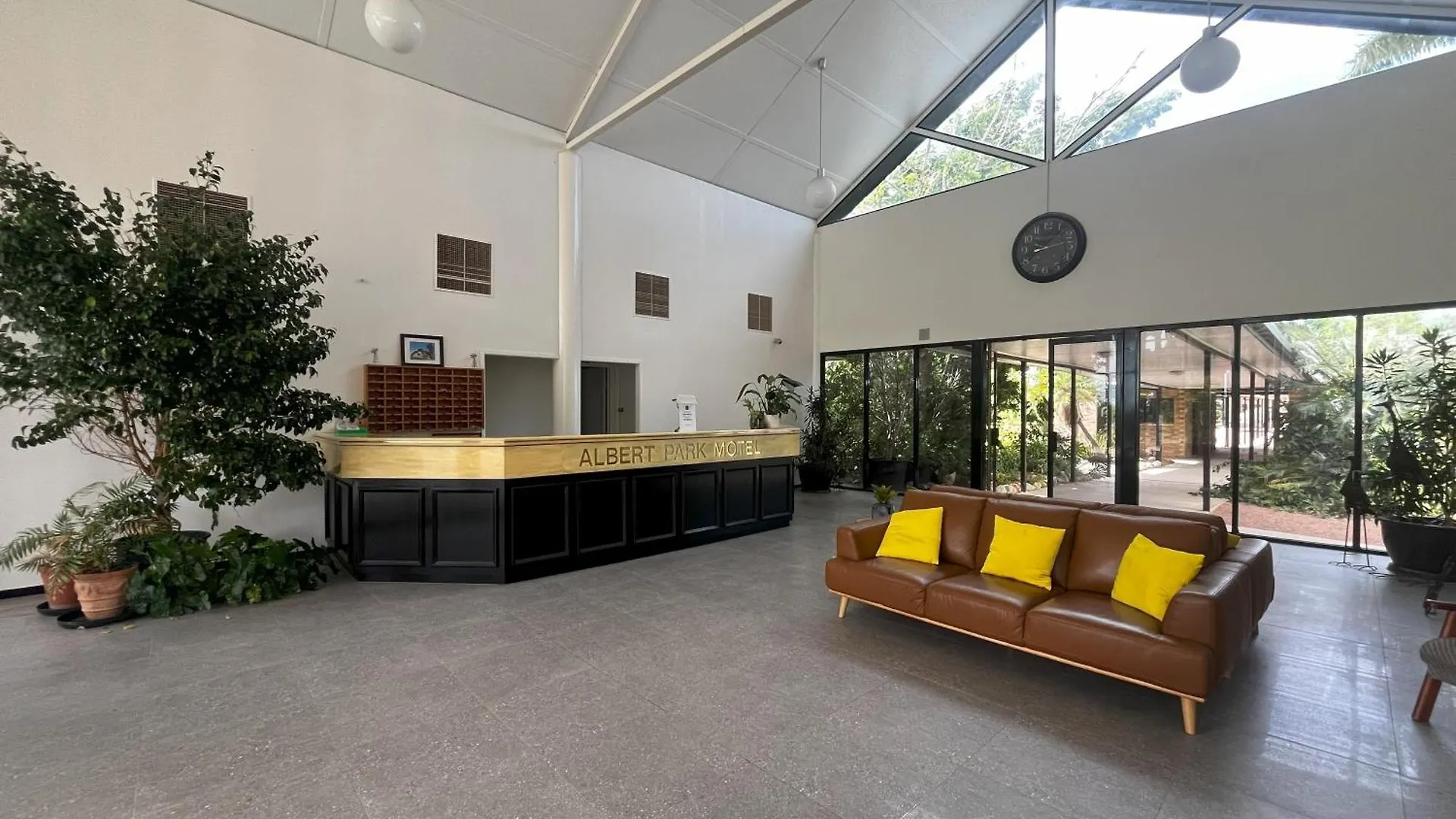 Motel Albert Park Motor Inn-King Beds-Pool-Shaded Parking Longreach