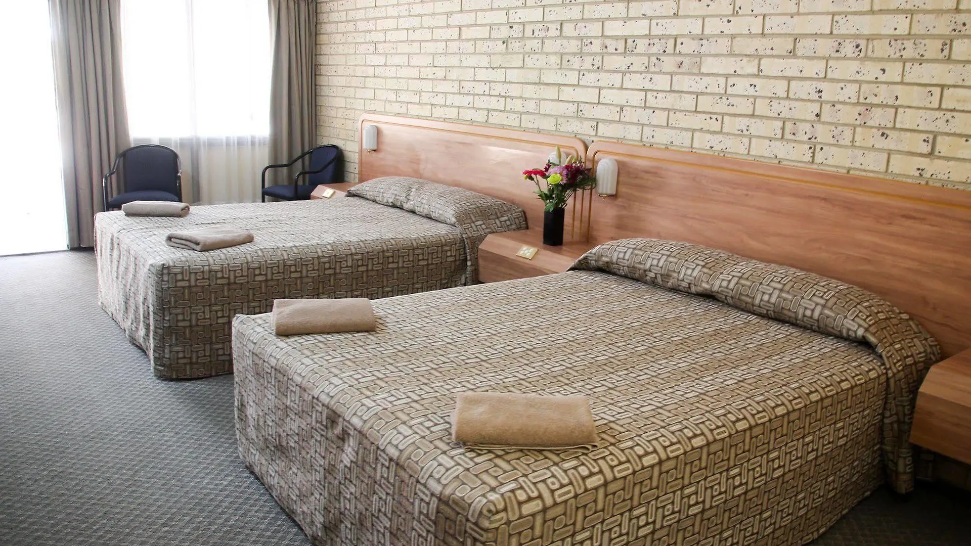 *** Motel Albert Park Motor Inn-King Beds-Pool-Shaded Parking Longreach Avustralya