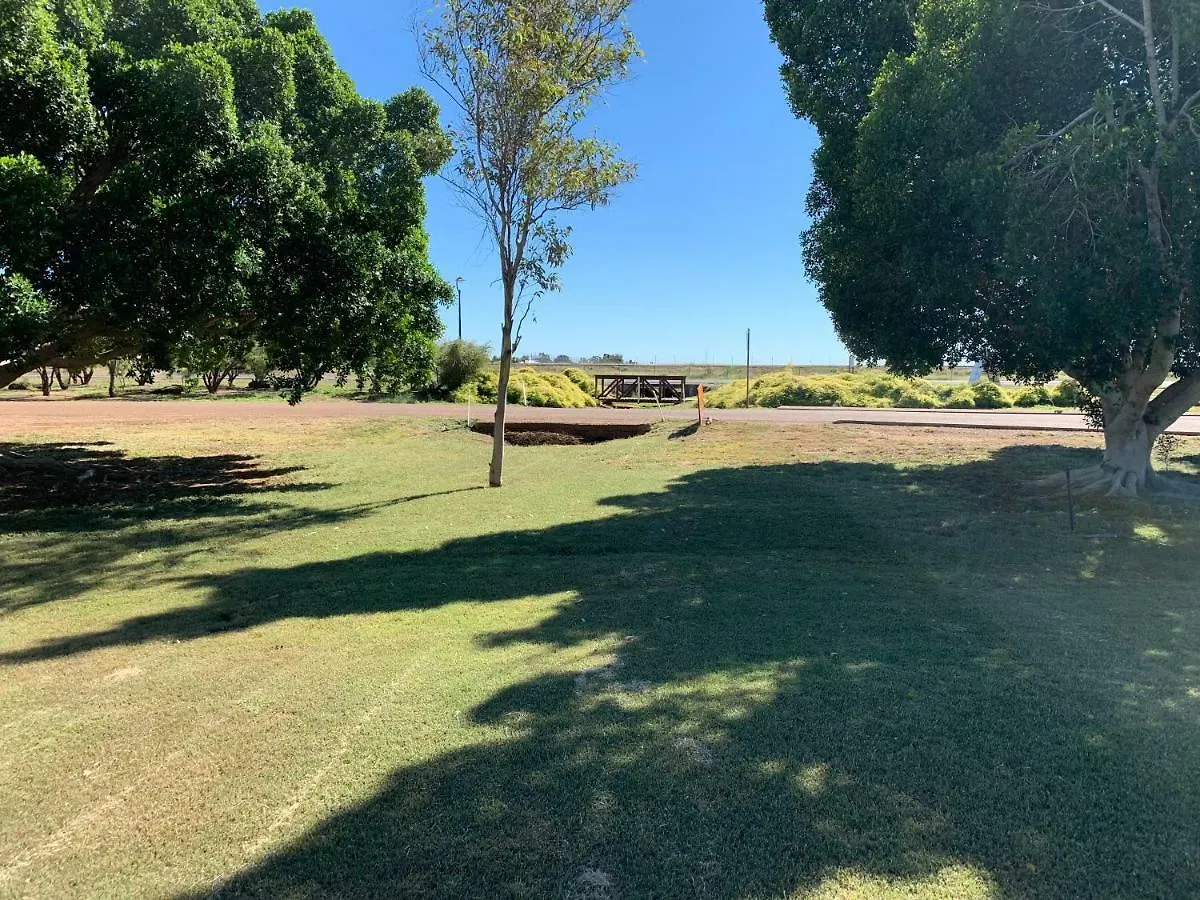 Motel Albert Park Motor Inn-King Beds-Pool-Shaded Parking Longreach